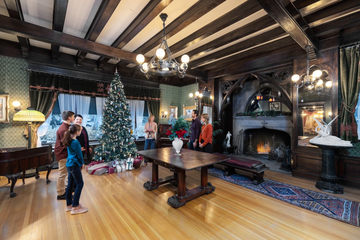 Campbell House Holidays MAC 2022 176